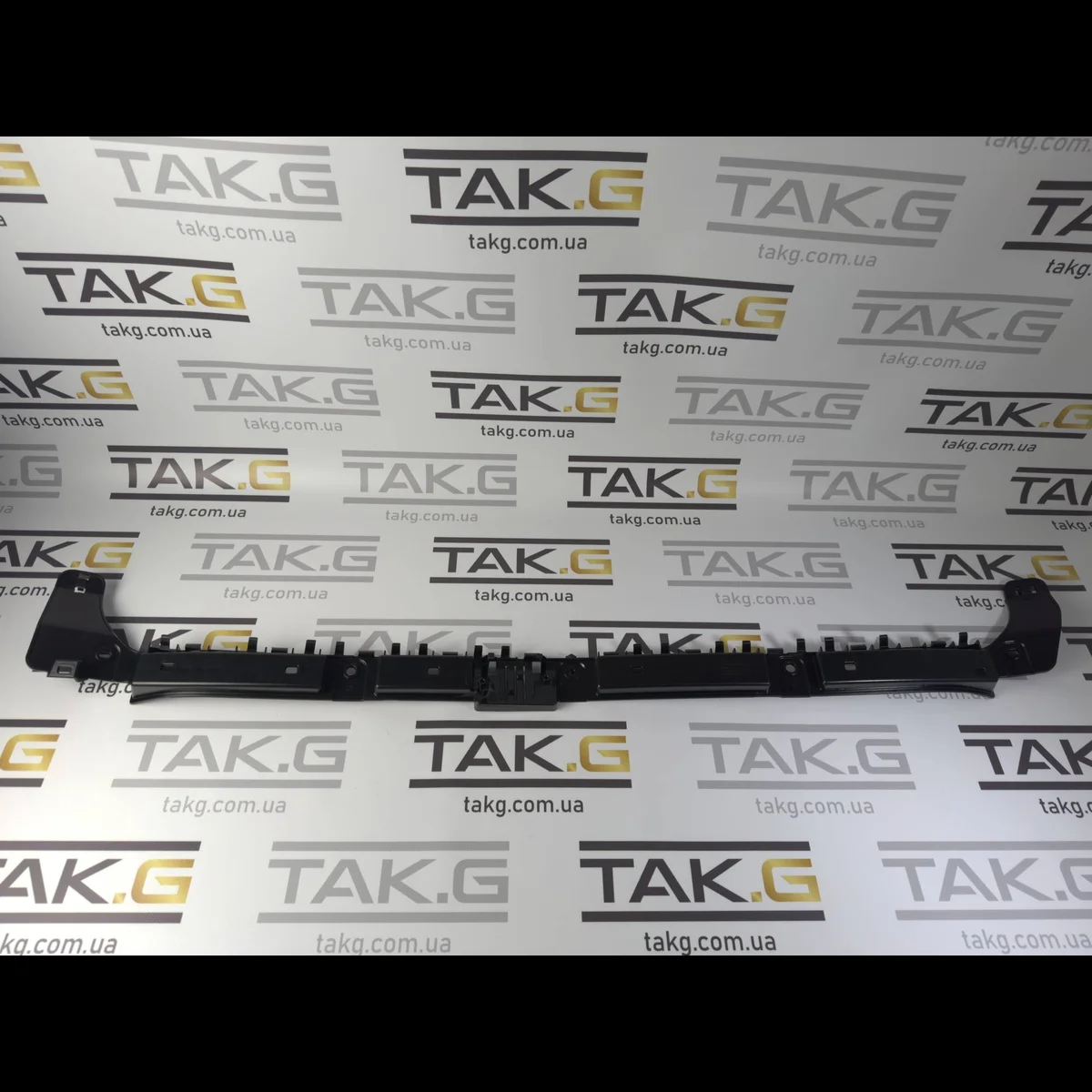 Кронштейн заднього бампера центральний