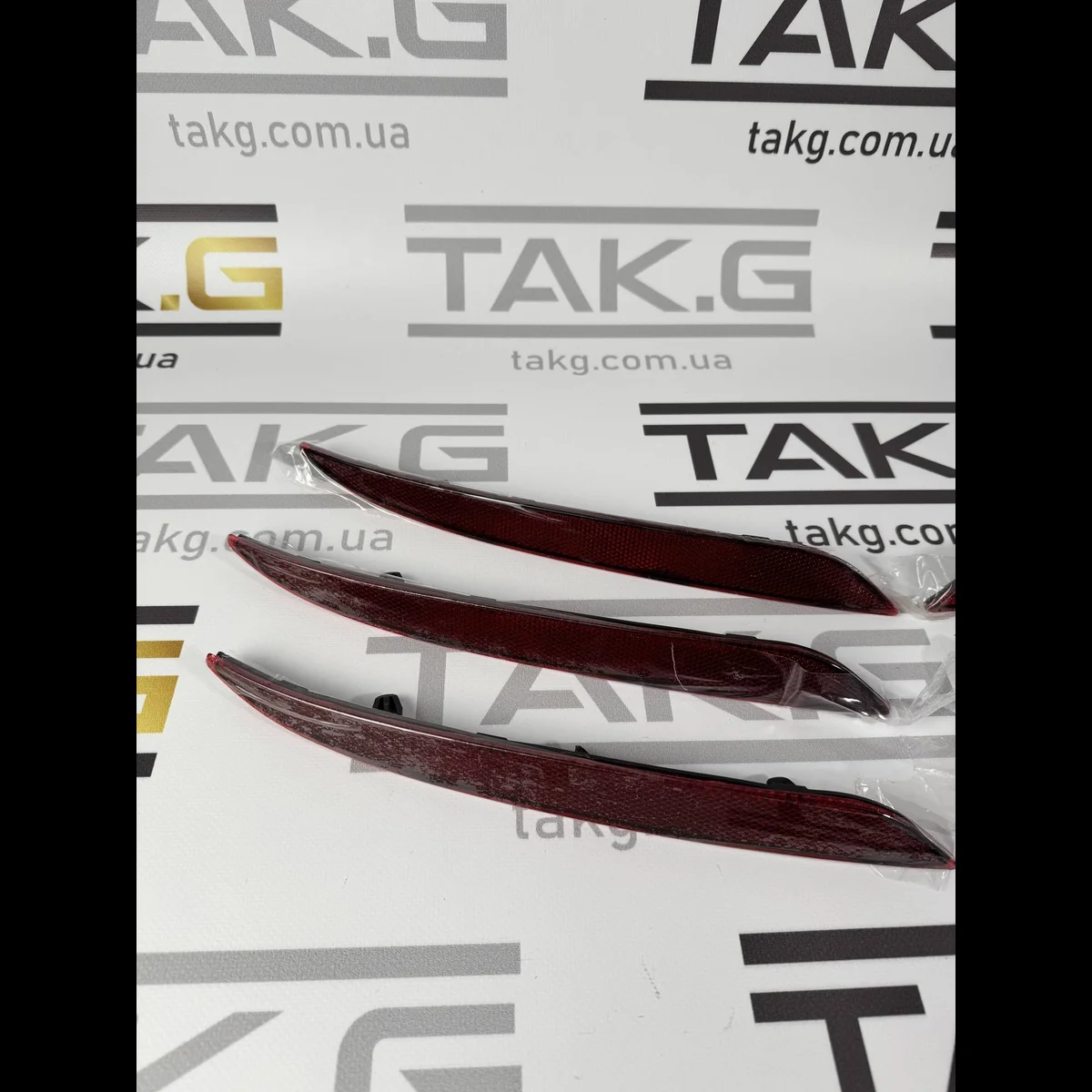 Задний отражатель (катафот) левый