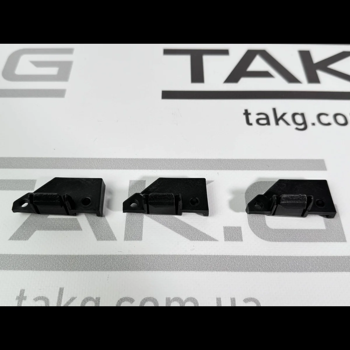 Кронштейн крила переднього правий