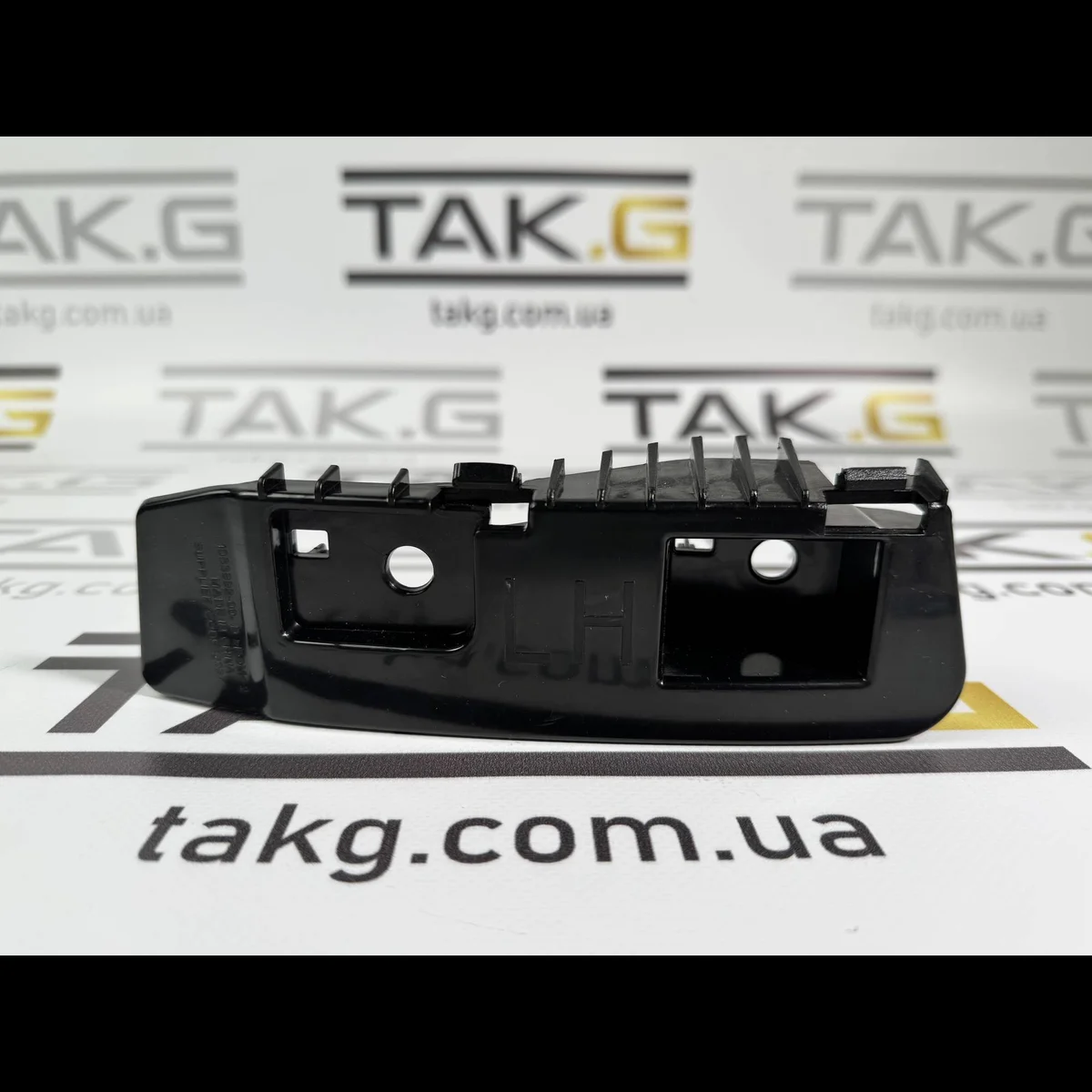 Кронштейн заднього ліхтаря лівий