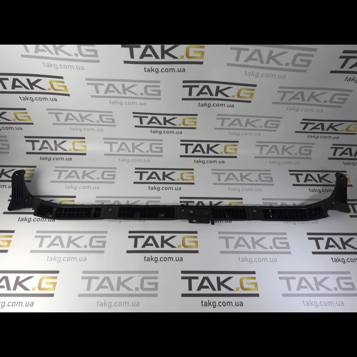 Кронштейн заднього бампера центральний