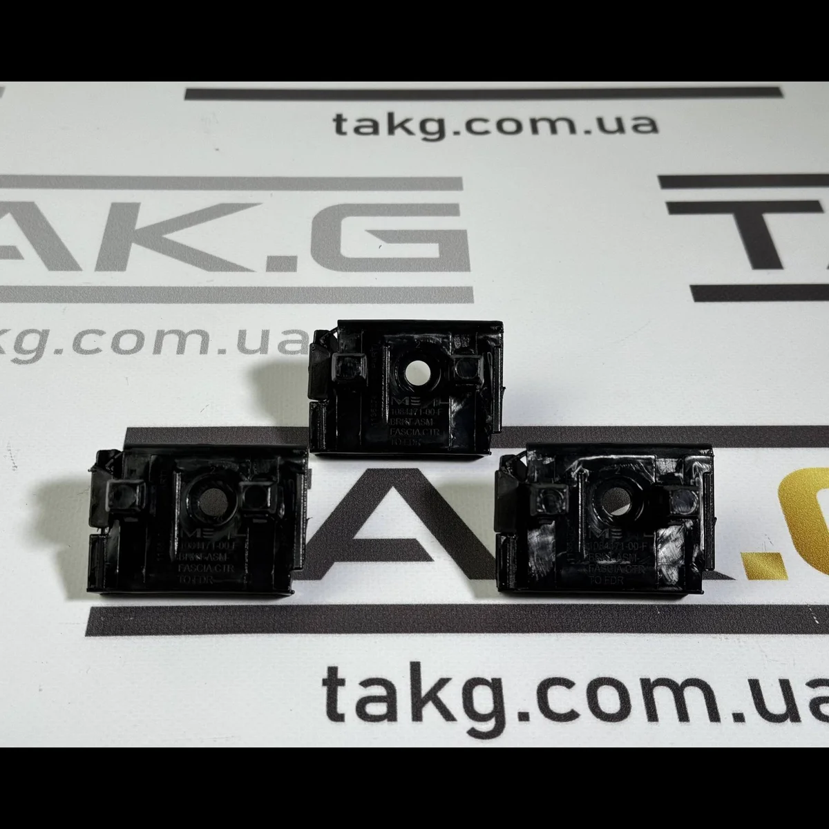 Кронштейн переднього крила лівий