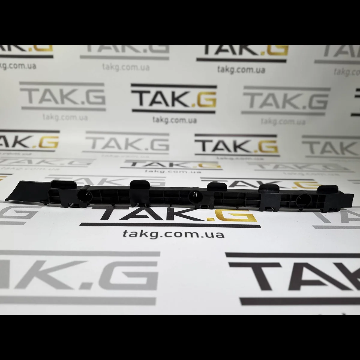 Кріплення заднього бампера праве