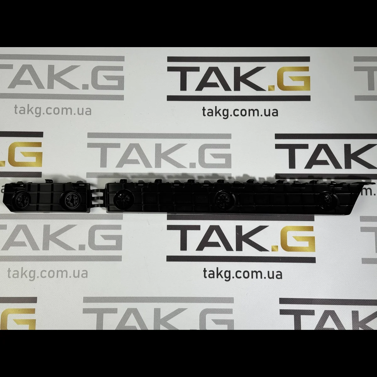 Крило кронштейн в зборі правий задній облицювання