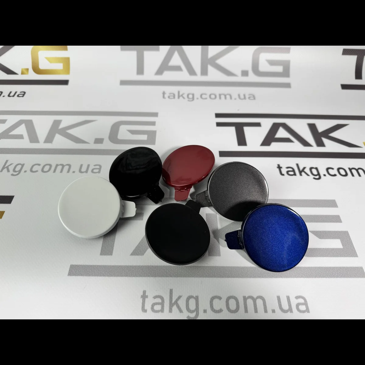 Заглушка крюка переднего бампера белая