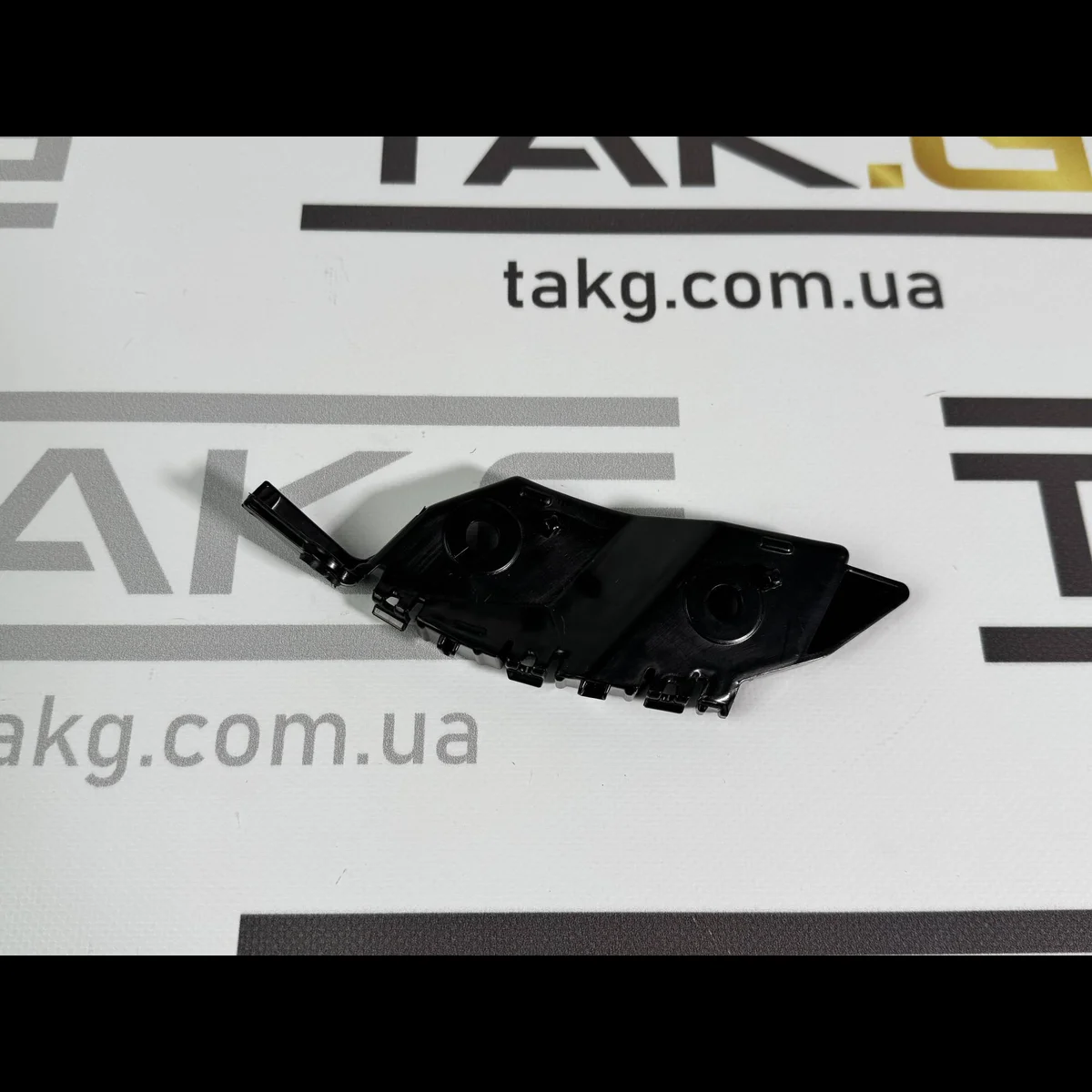 Кронштейн переднього бампера (ракушка) правий