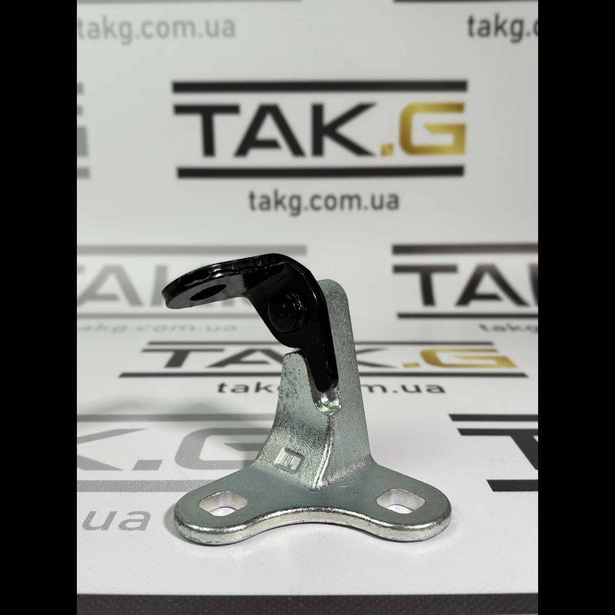 Петля двері передньої лівої