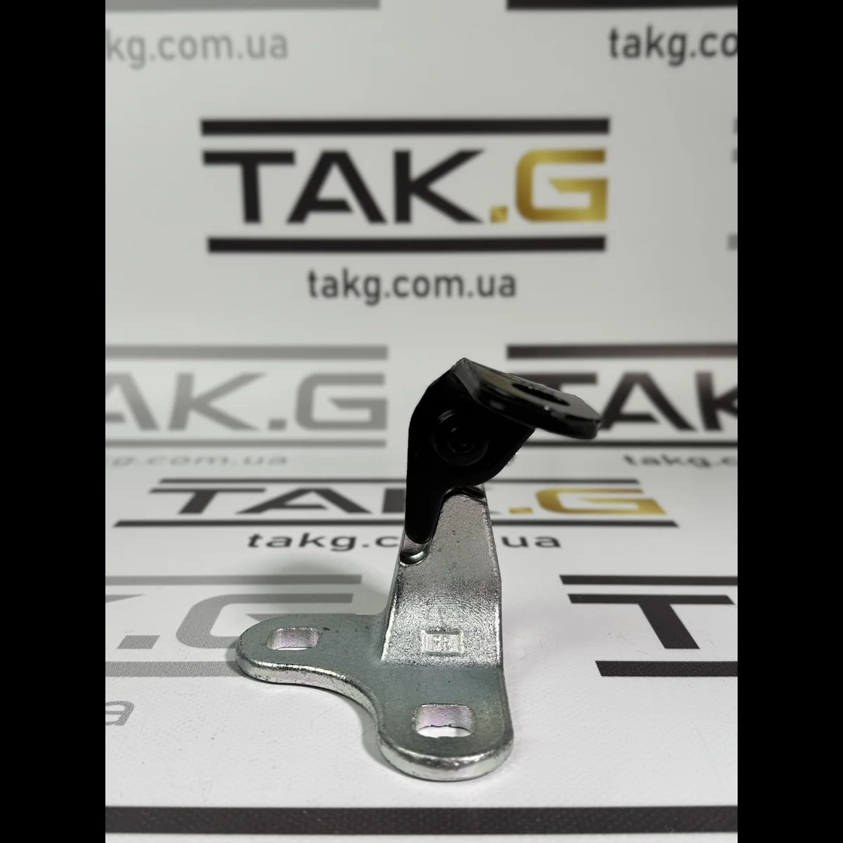 Петля двері передньої правої