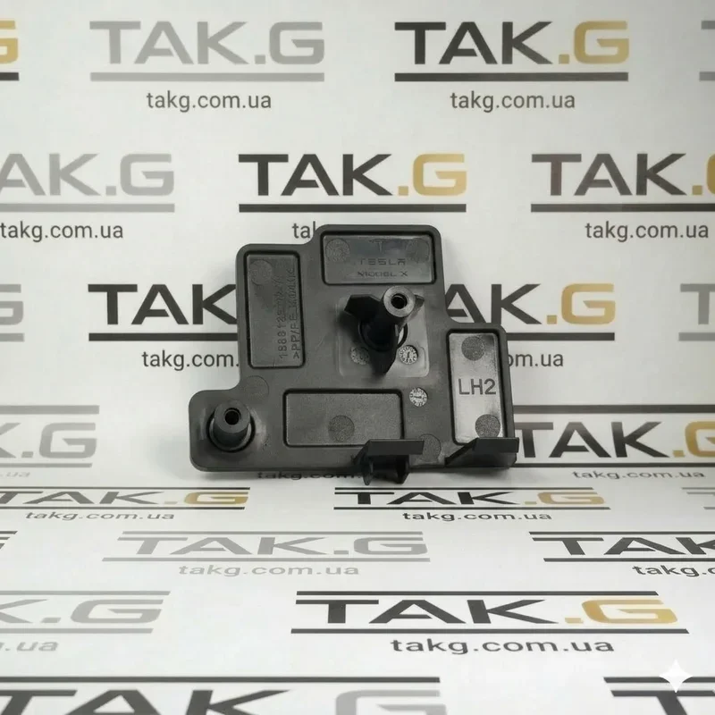 1588188-02-B: Кронштейн ПТФ лівий - Фото 1