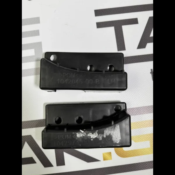 1042046-00-B: Кронштейн заднего бампера левый - Фото 1