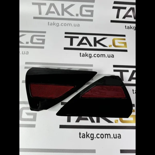 1715105-30-A: Катафот правого крила - Фото 1