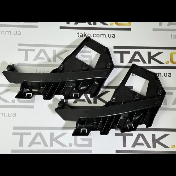 1077371-10-B: Кронштейн фари лівий - Фото 1