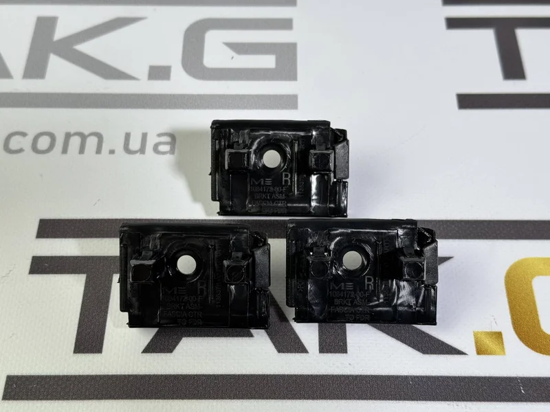 1084172-00-F: Кронштейн переднього крила правий - Фото 1