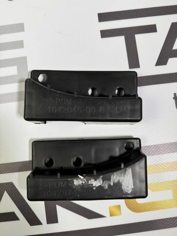 1042046-00-B: Кронштейн заднего бампера левый - Фото 1