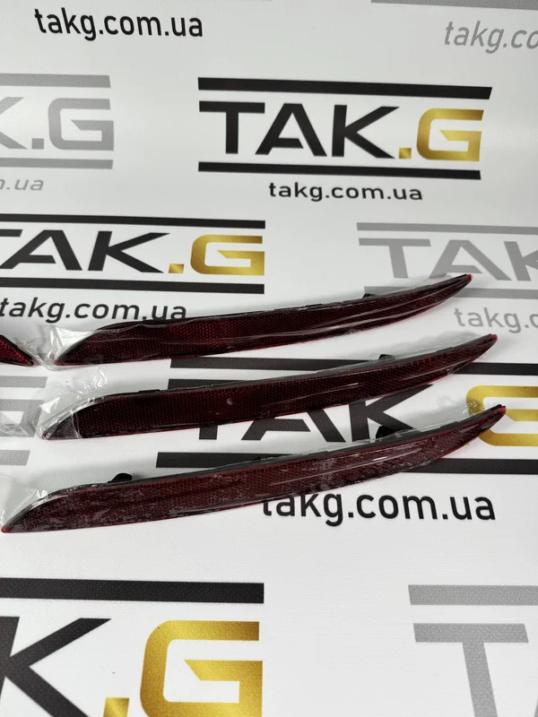 1077407-00-F: Задній катафот (відбивач) правий - Фото 1